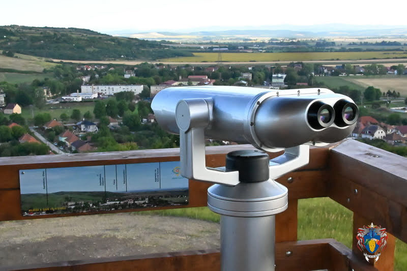 A Bábony-kilátó legfelső szintjén elhelyezett panoráma távcső